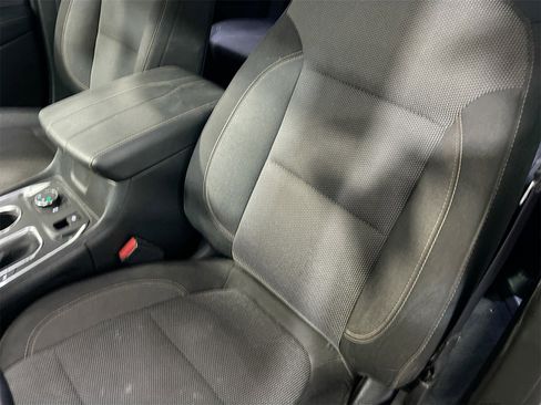 Used 2021 Chevrolet Traverse LT image 20