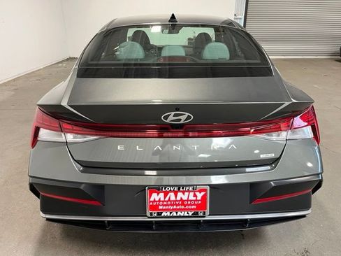 Used 2025 Hyundai Elantra Limited FWD image 4