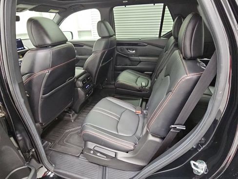 Used 2025 Honda Pilot TrailSport image 30