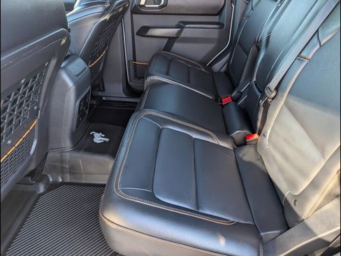 Used 2024 Ford Bronco Badlands image 11