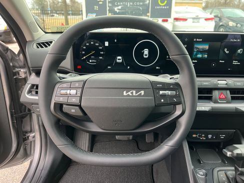 New 2025 Kia K4 EX image 18
