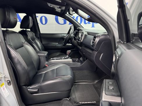 Used 2017 Toyota Tacoma TRD Pro AWD/4WD image 10