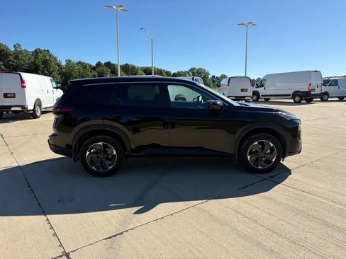 Used 2026 Nissan Rogue SV AWD/4WD image 7