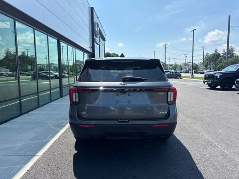 Used 2026 Ford Explorer Active AWD/4WD image 4