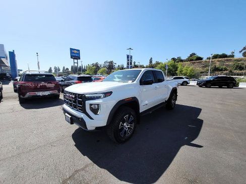 Used 2024 GMC Canyon AT4 w/ AT4 Premium Package AWD/4WD image 4