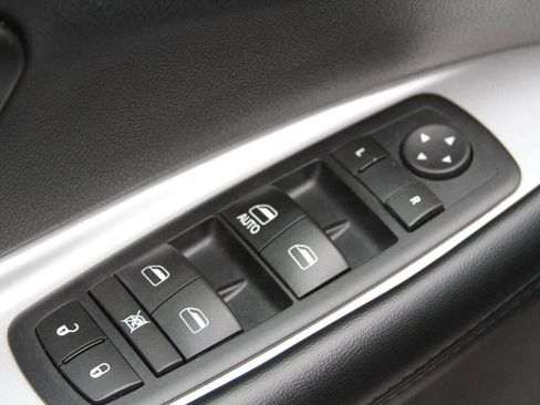 Used 2017 Dodge Journey SXT w/ Comfort/Convenience Group AWD/4WD image 23
