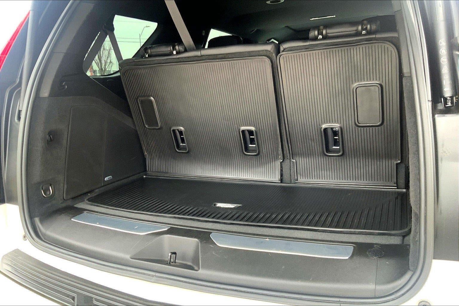 Used 2022 Cadillac Escalade Luxury AWD/4WD image 4
