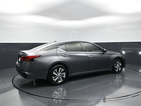 Used 2025 Nissan Altima 2.5 S FWD image 7