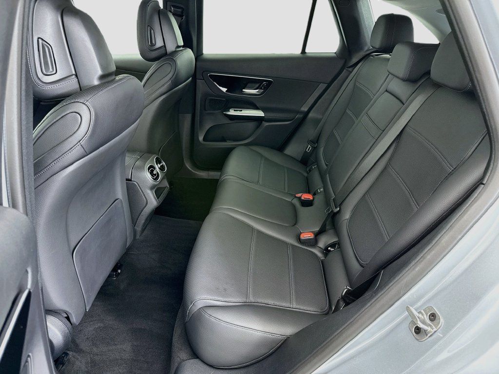 Used 2026 Mercedes-Benz GLC 300 image 19