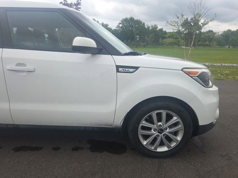 Used 2017 Kia Soul + FWD image 4