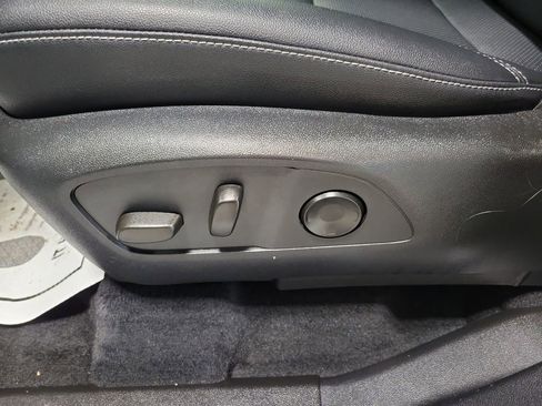 Used 2024 Chevrolet Traverse LT image 65