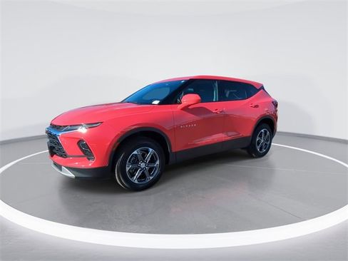 Used 2025 Chevrolet Blazer LT image 4