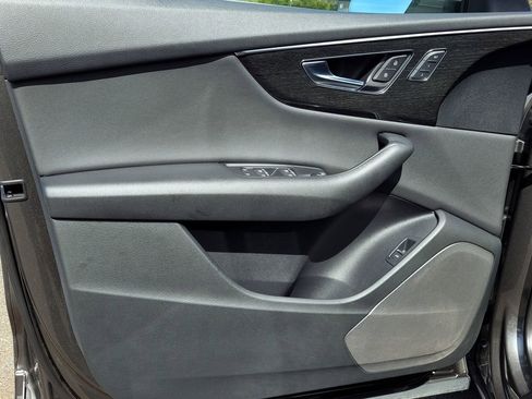 Used 2019 Audi Q8 Premium w/ Convenience Package image 7