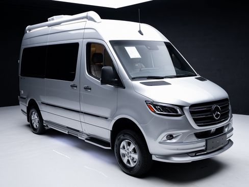 Used 2022 Mercedes-Benz Sprinter 144 Cargo image 41