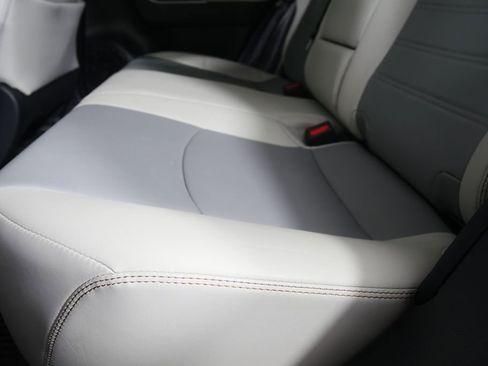 Used 2019 Toyota RAV4 Limited image 15