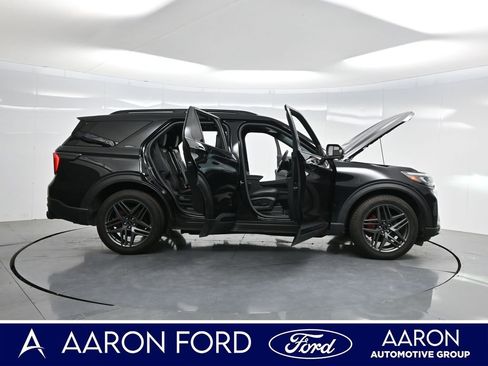 Used 2025 Ford Explorer ST AWD/4WD image 4