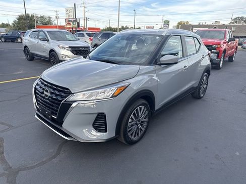 Used 2024 Nissan Kicks SV image 3