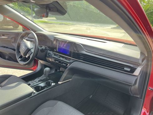 Used 2025 Toyota Camry LE w/ Convenience Package image 29