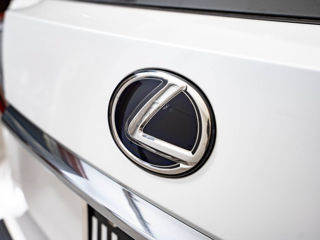 Used 2019 Lexus RX 450h AWD w/ Navigation Package image 18