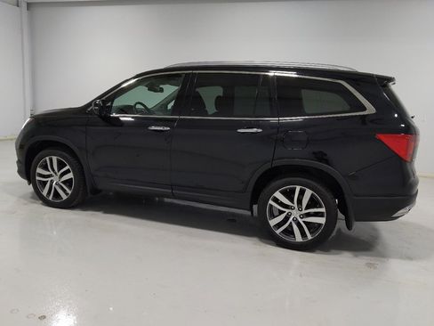 Used 2018 Honda Pilot Touring image 3
