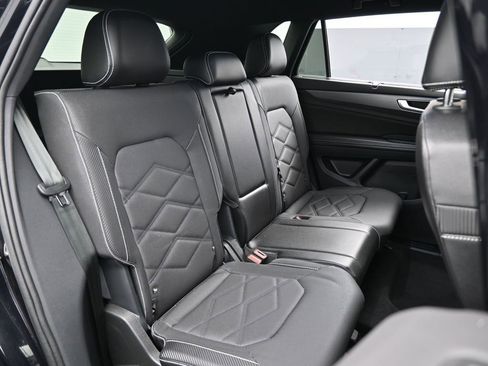 Used 2024 Volkswagen Atlas Cross Sport SE image 43