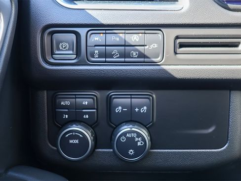 Used 2022 Chevrolet Tahoe Z71 w/ Luxury Package image 22