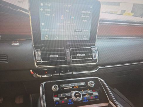 Used 2018 Lincoln Navigator Reserve AWD/4WD image 8