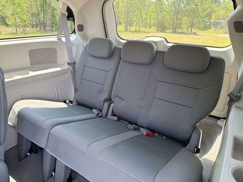 Used 2010 Chrysler Town & Country Touring FWD image 23