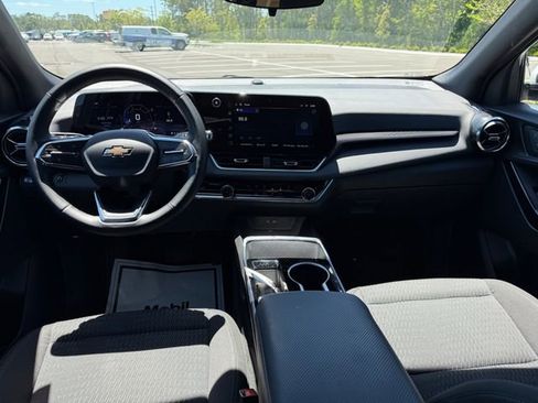 Used 2025 Chevrolet Equinox LT FWD image 10