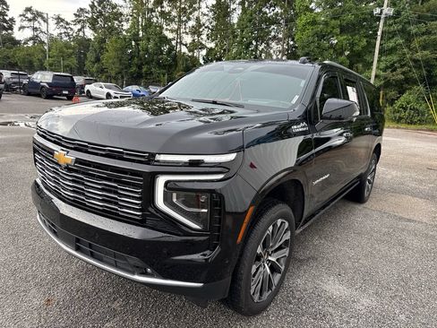 Used 2025 Chevrolet Suburban High Country AWD/4WD image 4