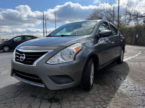 Used 2018 Nissan Versa SV image 1