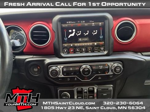 Used 2023 Jeep Wrangler Unlimited Rubicon w/ LED Lighting Group AWD/4WD image 12