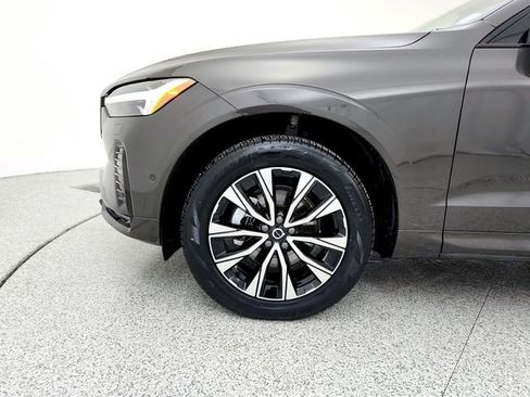 Certified 2025 Volvo XC60 B5 Plus image 31