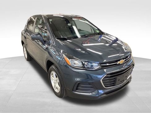 Used 2022 Chevrolet Trax LS w/ Tint and Cruise Package AWD/4WD image 3