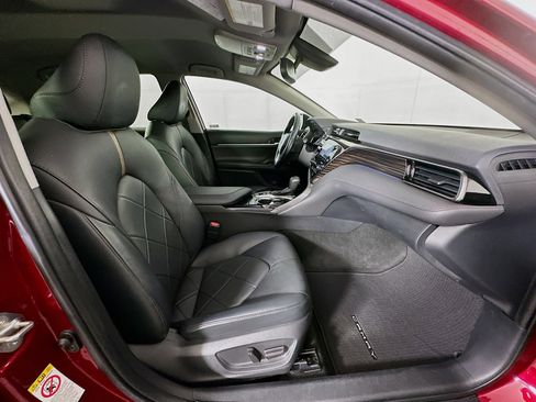 Used 2019 Toyota Camry XLE image 29