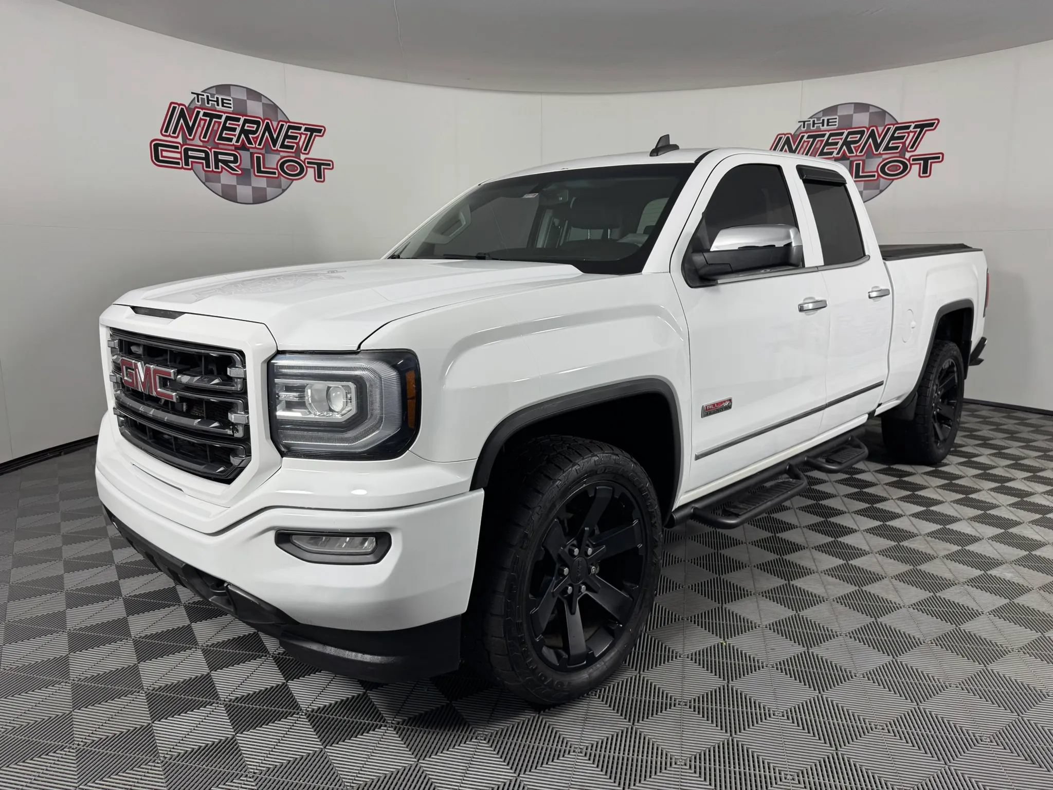 Used 2016 GMC Sierra 1500 SLT w/ All-Terrain Package AWD/4WD image 3