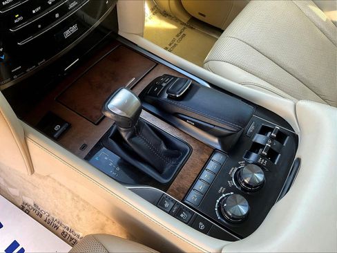Used 2017 Lexus LX 570 4WD w/ Luxury Package image 18