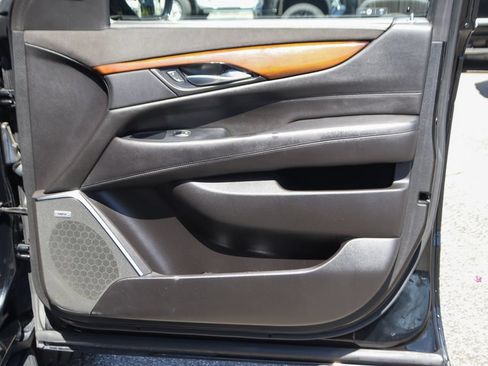 Used 2017 Cadillac Escalade Luxury AWD/4WD image 52