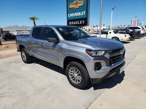 Used 2023 Chevrolet Colorado LT w/ LT Convenience Package image 2