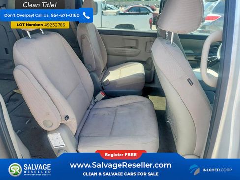 Used 2015 Kia Sedona LX image 13