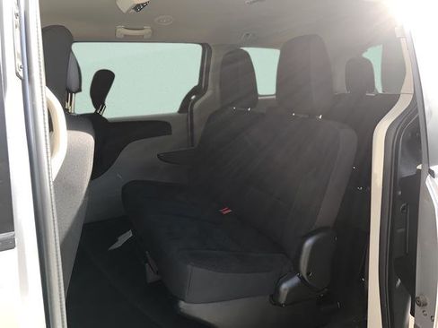 Used 2018 Dodge Grand Caravan SE image 8