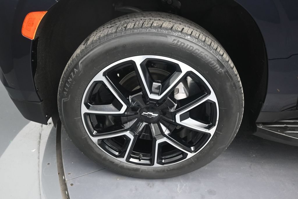 Used 2024 Chevrolet Suburban RST w/ Luxury Package RWD image 9