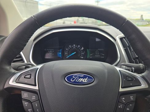 Used 2017 Ford Edge Titanium w/ Equipment Group 301A AWD/4WD image 34
