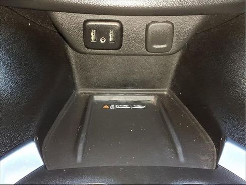 Used 2023 Chevrolet Traverse LT image 21