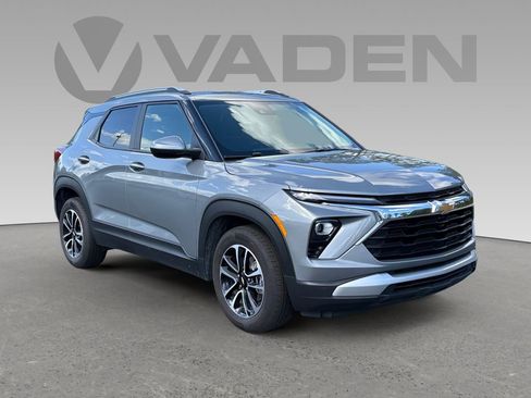 Used 2025 Chevrolet TrailBlazer LT FWD image 1