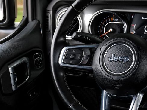 Used 2022 Jeep Wrangler Unlimited Sahara AWD/4WD image 27