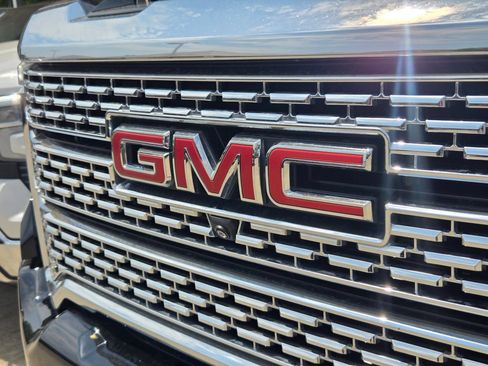 Used 2023 GMC Sierra 3500 Denali w/ Denali Ultimate Package AWD/4WD image 4