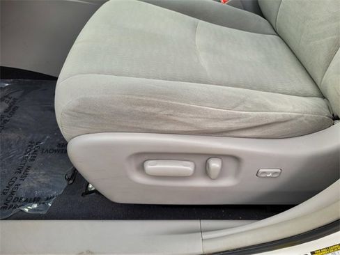 Used 2013 Toyota Highlander Plus image 12