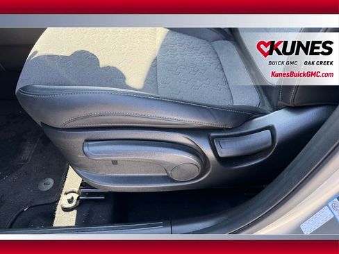 Used 2025 Kia Seltos S image 11