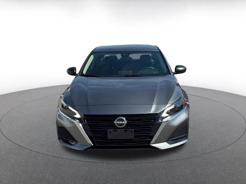 Used 2024 Nissan Altima 2.5 SV FWD image 4